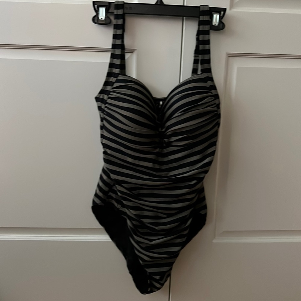 BOND-EYE Australia Nip Tuck One Piece Swim Suit Bandeau Twist striped 12